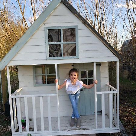 Willow Court Farm Studio South & Petting Farm, 8 Mins From Legoland & Windsor, 15 Mins From Lapland Uk المظهر الخارجي الصورة