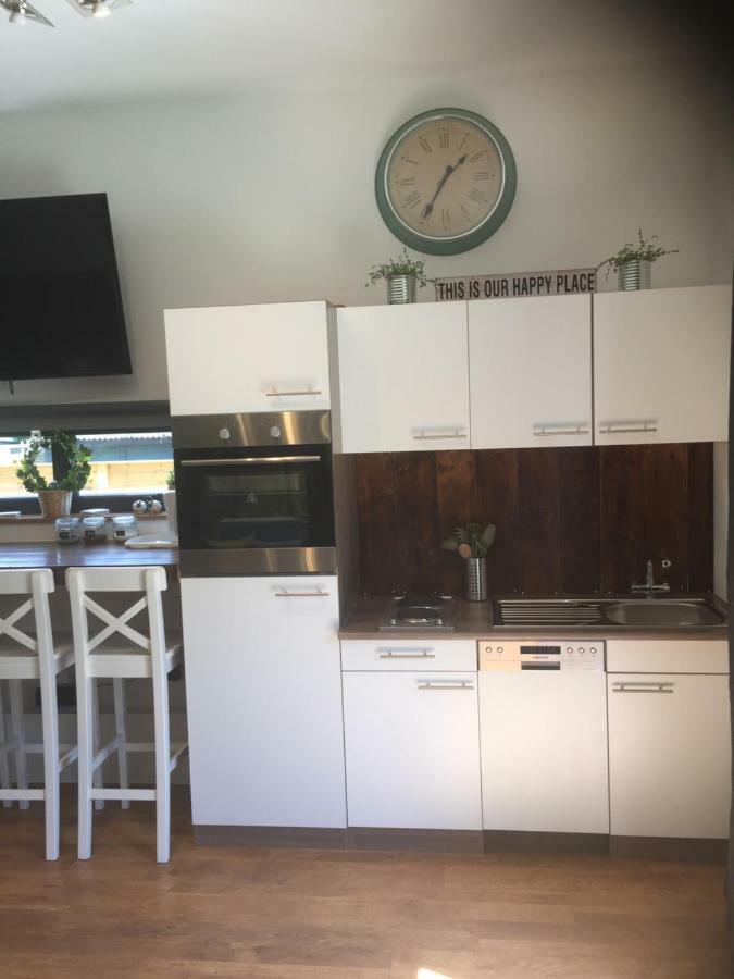 Willow Court Farm Studio South & Petting Farm, 8 Mins From Legoland & Windsor, 15 Mins From Lapland Uk المظهر الخارجي الصورة