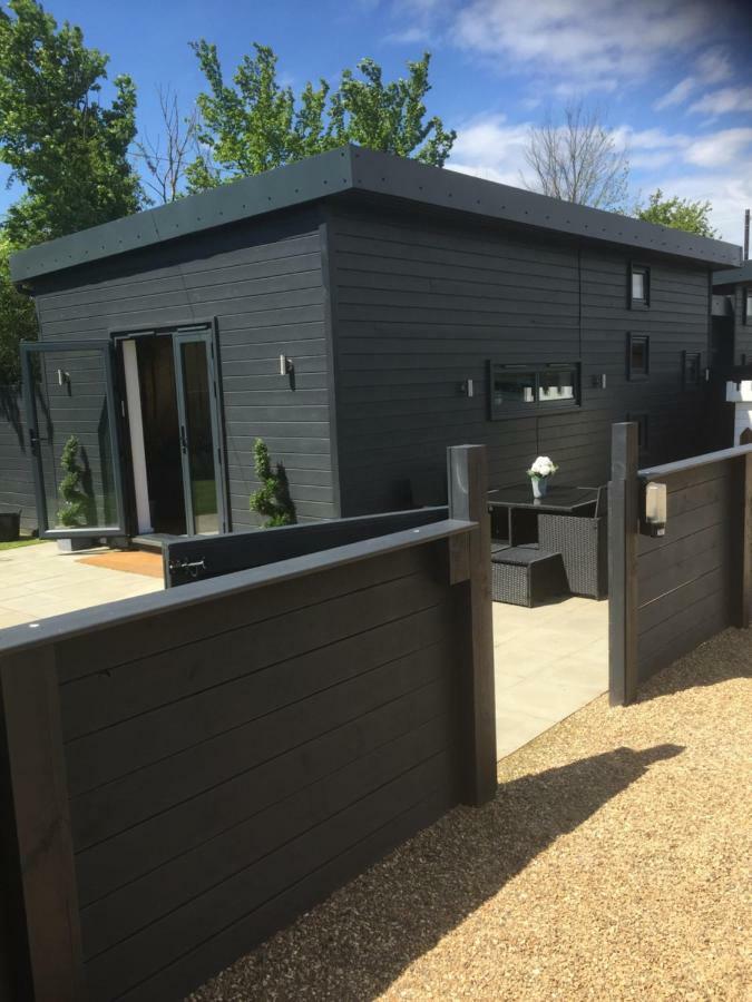 Willow Court Farm Studio South & Petting Farm, 8 Mins From Legoland & Windsor, 15 Mins From Lapland Uk المظهر الخارجي الصورة
