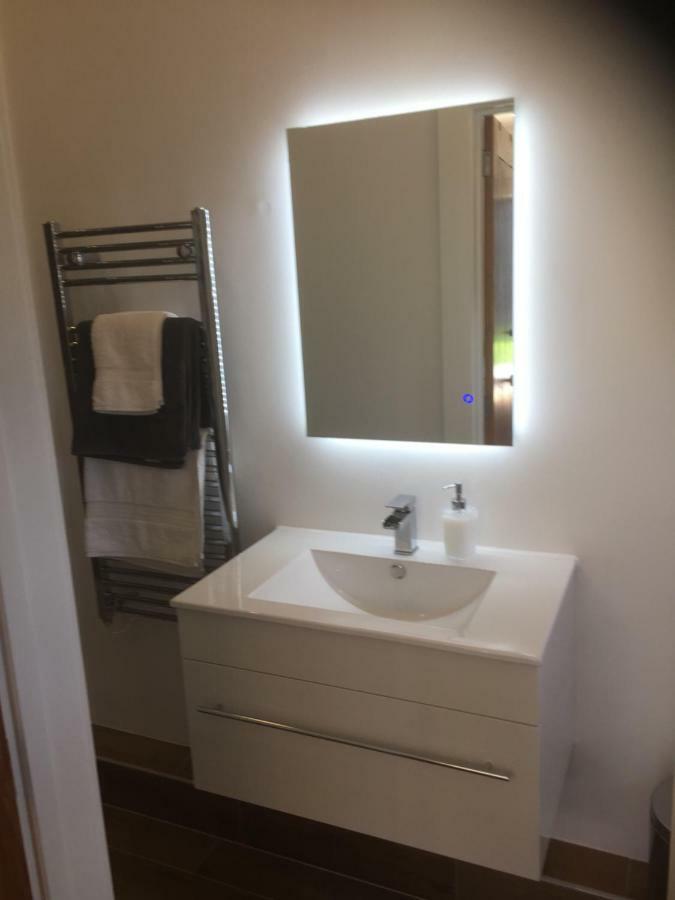 Willow Court Farm Studio South & Petting Farm, 8 Mins From Legoland & Windsor, 15 Mins From Lapland Uk المظهر الخارجي الصورة