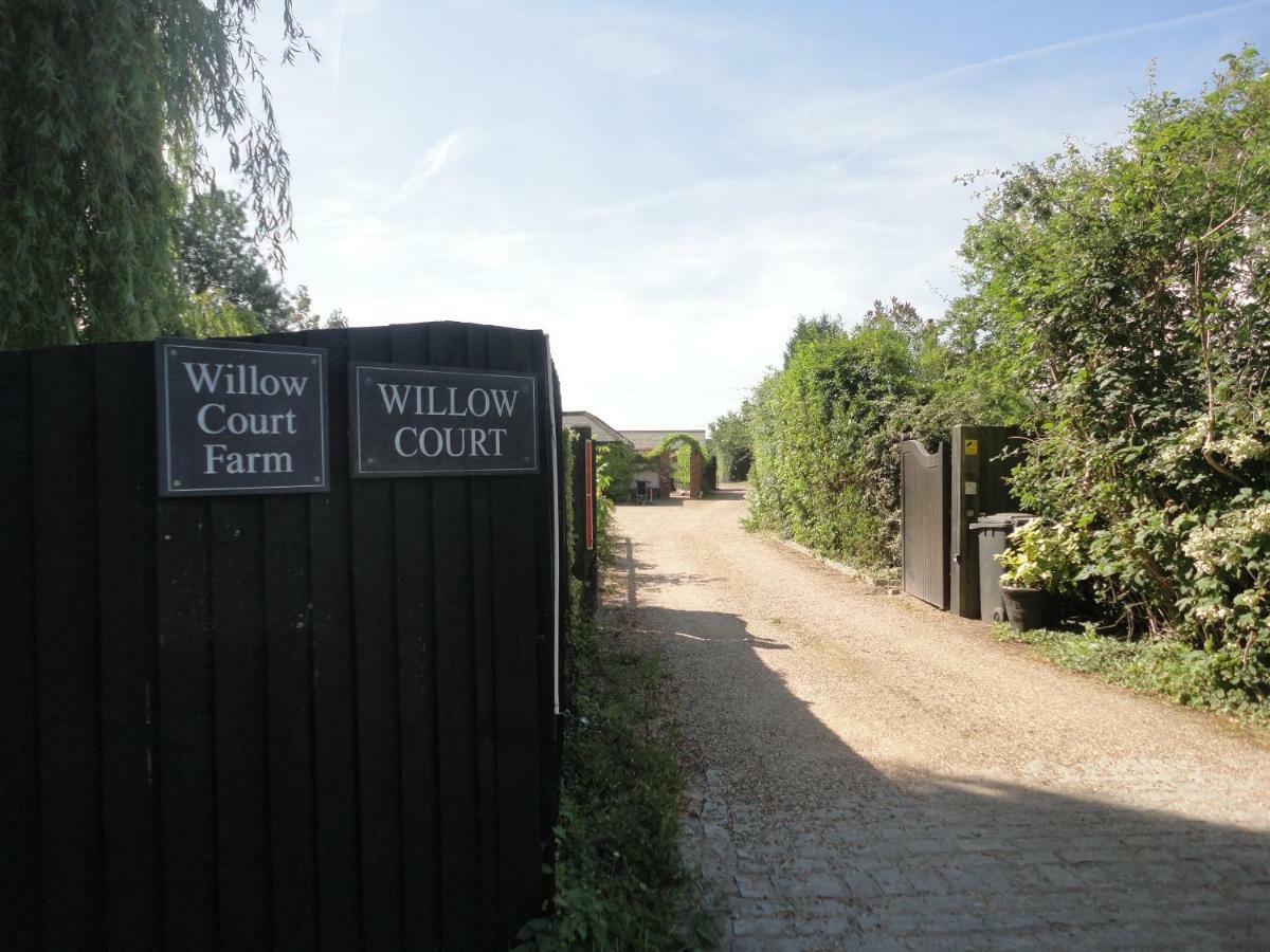 Willow Court Farm Studio South & Petting Farm, 8 Mins From Legoland & Windsor, 15 Mins From Lapland Uk المظهر الخارجي الصورة
