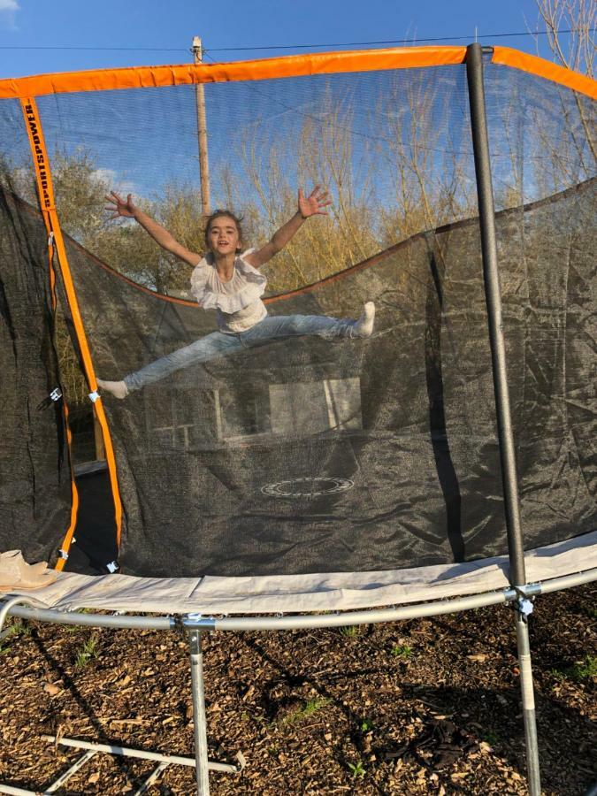 Willow Court Farm Studio South & Petting Farm, 8 Mins From Legoland & Windsor, 15 Mins From Lapland Uk المظهر الخارجي الصورة